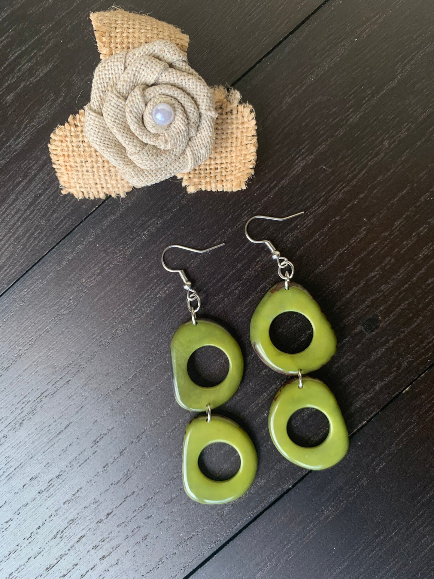 Green fashion earrings Tagua jewelry Spring fashion 2025 Wearable art Artsy gifts Mothers day gifts Hypoallergenic dangle and drop earrings