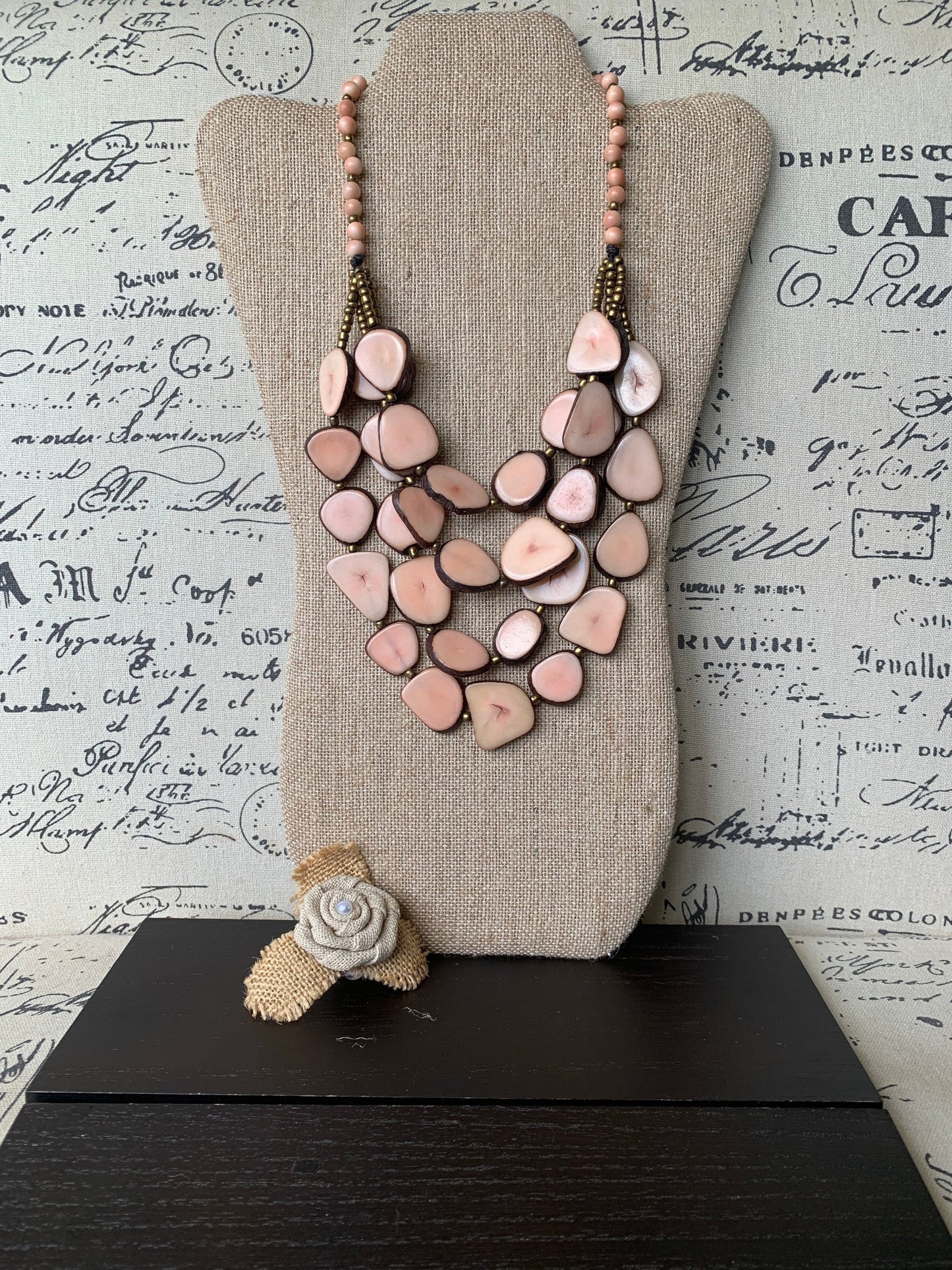 Pink fashion necklace.
Tagua jewelry.
Pink beaded necklace.
Statement necklace.
Big bold necklaces.
Handmade in eCUADOR.