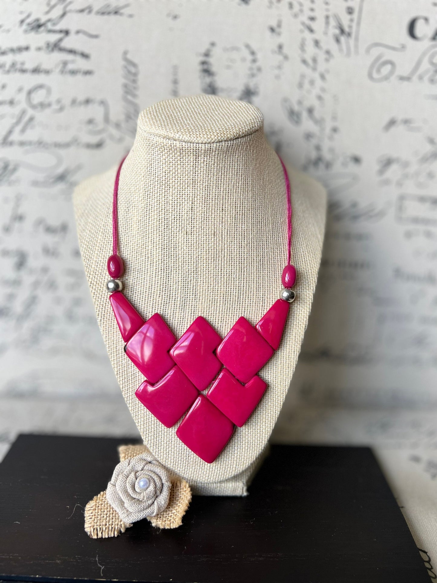 Hot pink statement necklace Tagua jewelry Spring fashion 2025 Custom necklaces for women Fashion jewelry Geometric beaded necklace