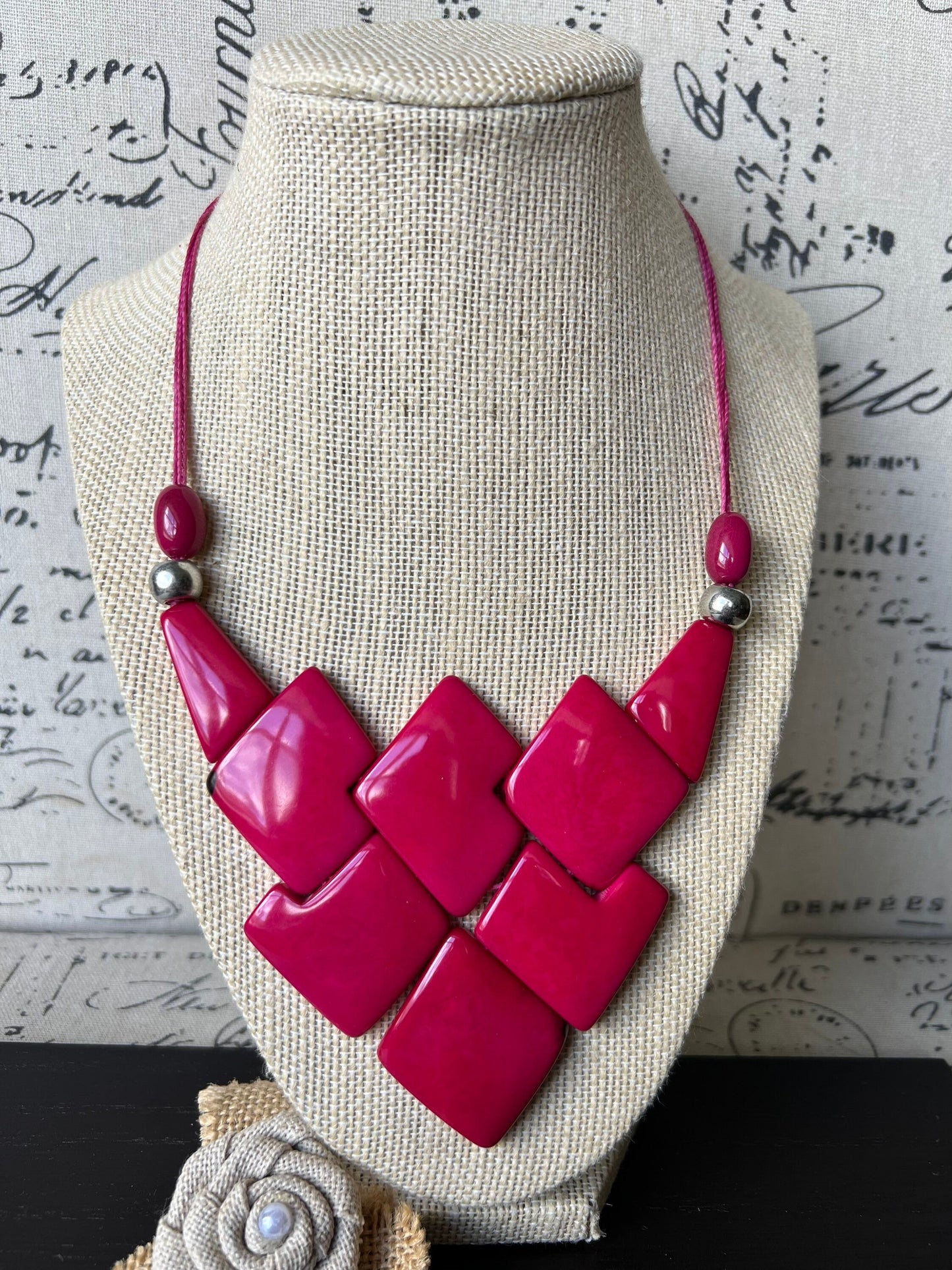 Hot pink statement necklace Tagua jewelry Spring fashion 2025 Custom necklaces for women Fashion jewelry Geometric beaded necklace
