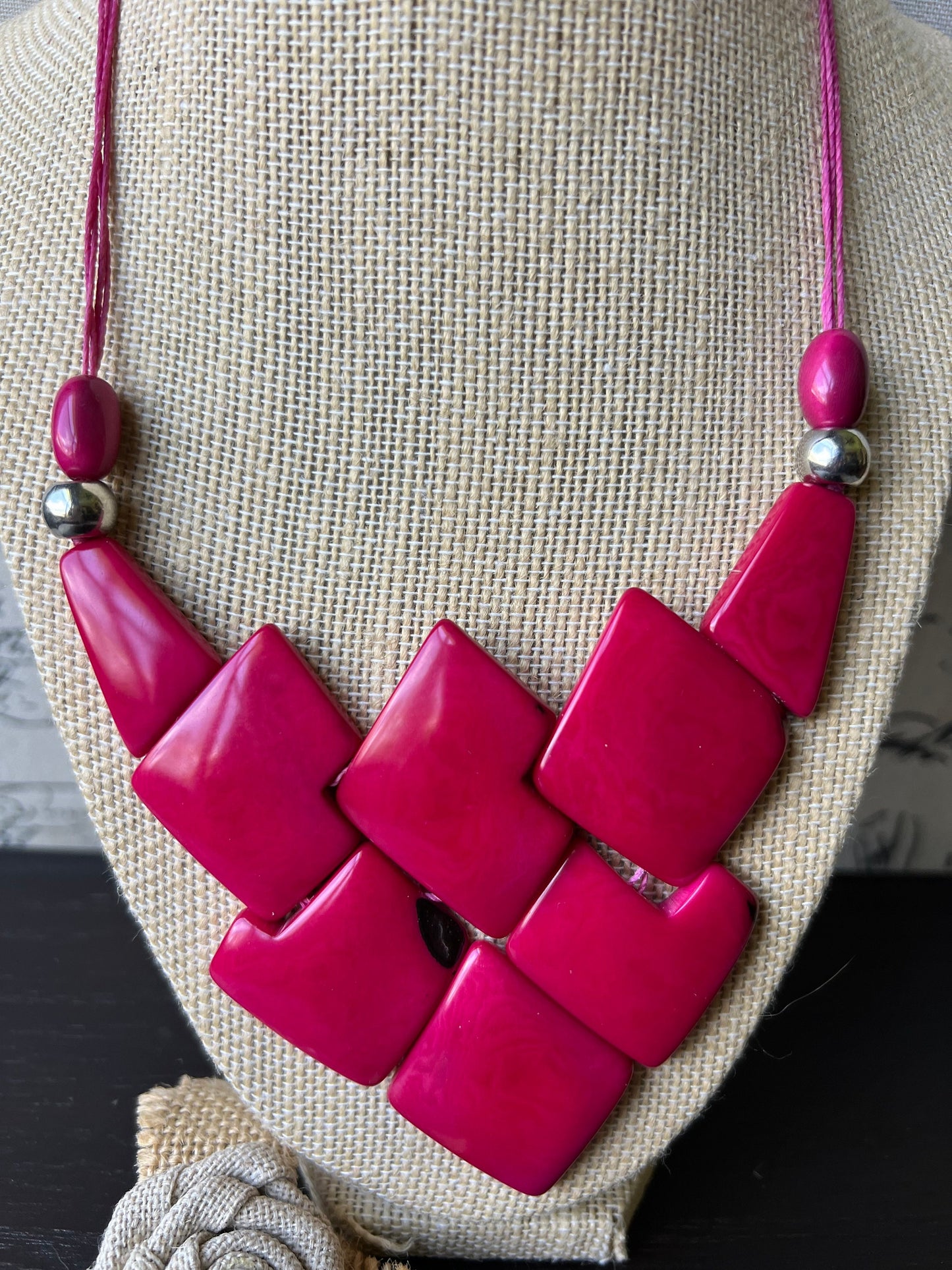 Hot pink statement necklace Tagua jewelry Spring fashion 2025 Custom necklaces for women Fashion jewelry Geometric beaded necklace