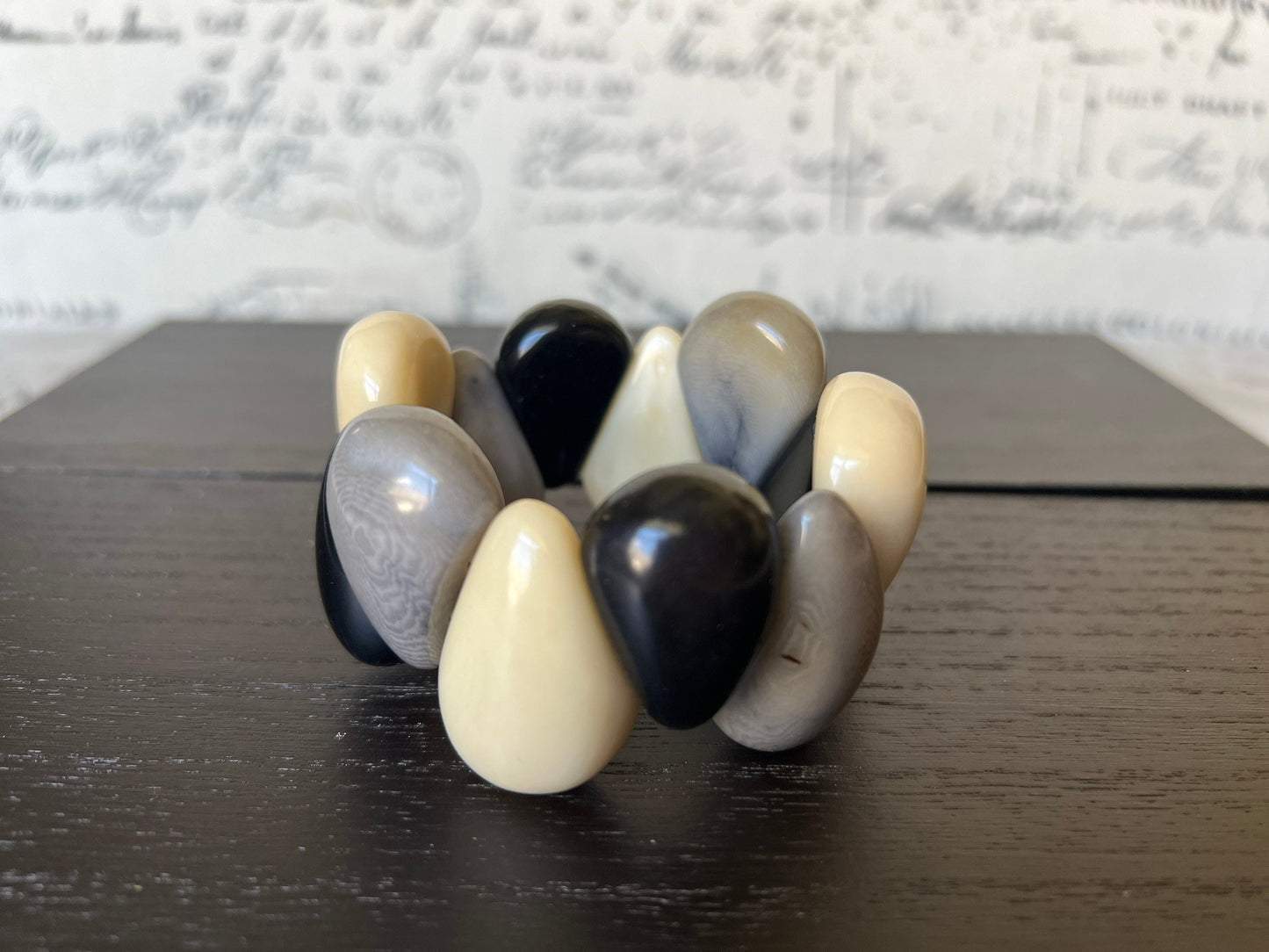 Big bracelet.
Tagua nut bracelet.
Statement bracelet.
Chunky bracelet.
Elastic bracelet.