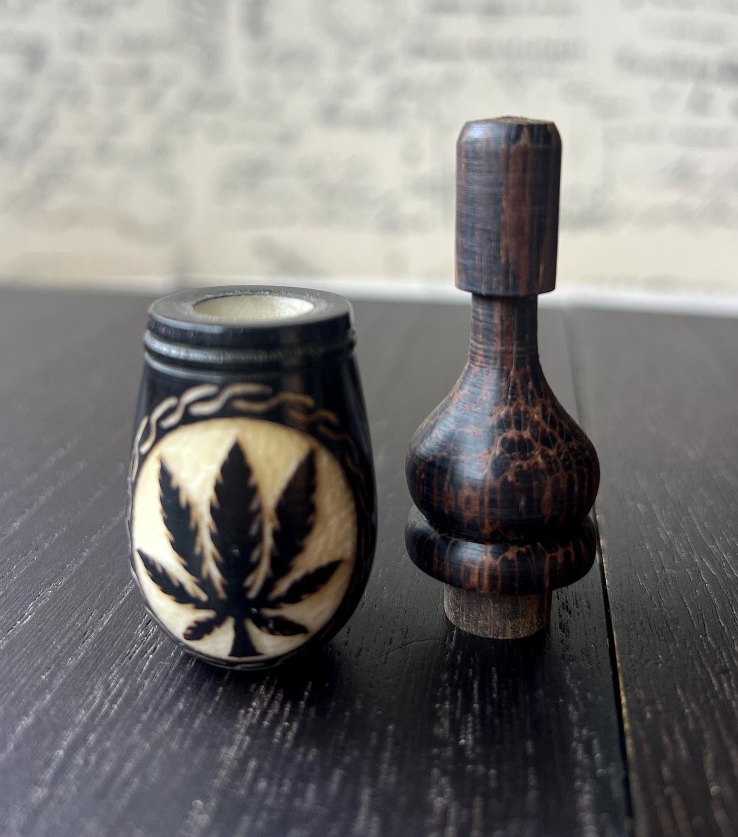 Leaf pipe.
Hand crafted pipe