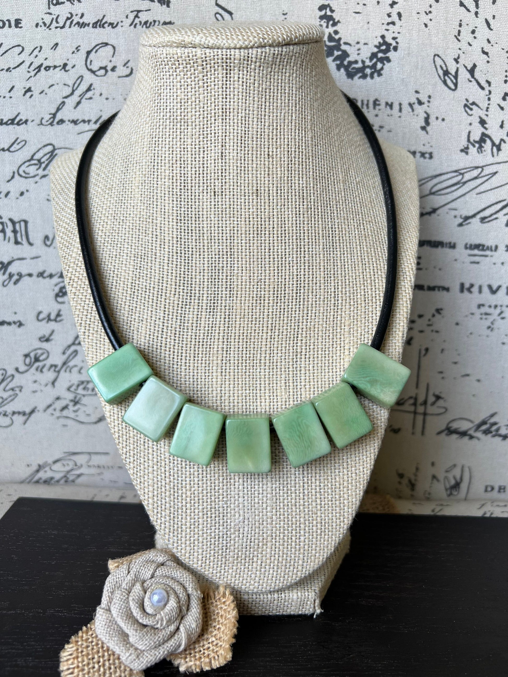 Green necklace Mother's day gift for wife Tagua jewelry Statement choker Round faux leather cord with magnetic clasp Spring fashion jewelry
