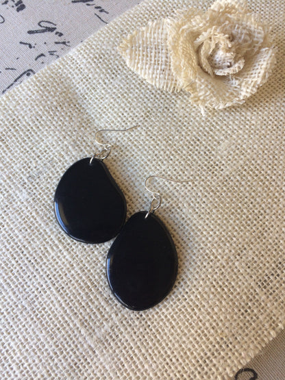 Black statement earrings Tagua jewelry Fall fashion 2025 Hypoallergenic earrings Dangle and drop earrings Art to wear Handmade beaded