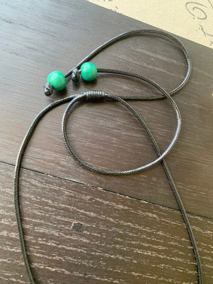 Green leaf necklace Adjustable cord Tagua nut pendant Fall fashion 2025 Wearable art Artisan handmade in Colombia Art to wear Fall fashion