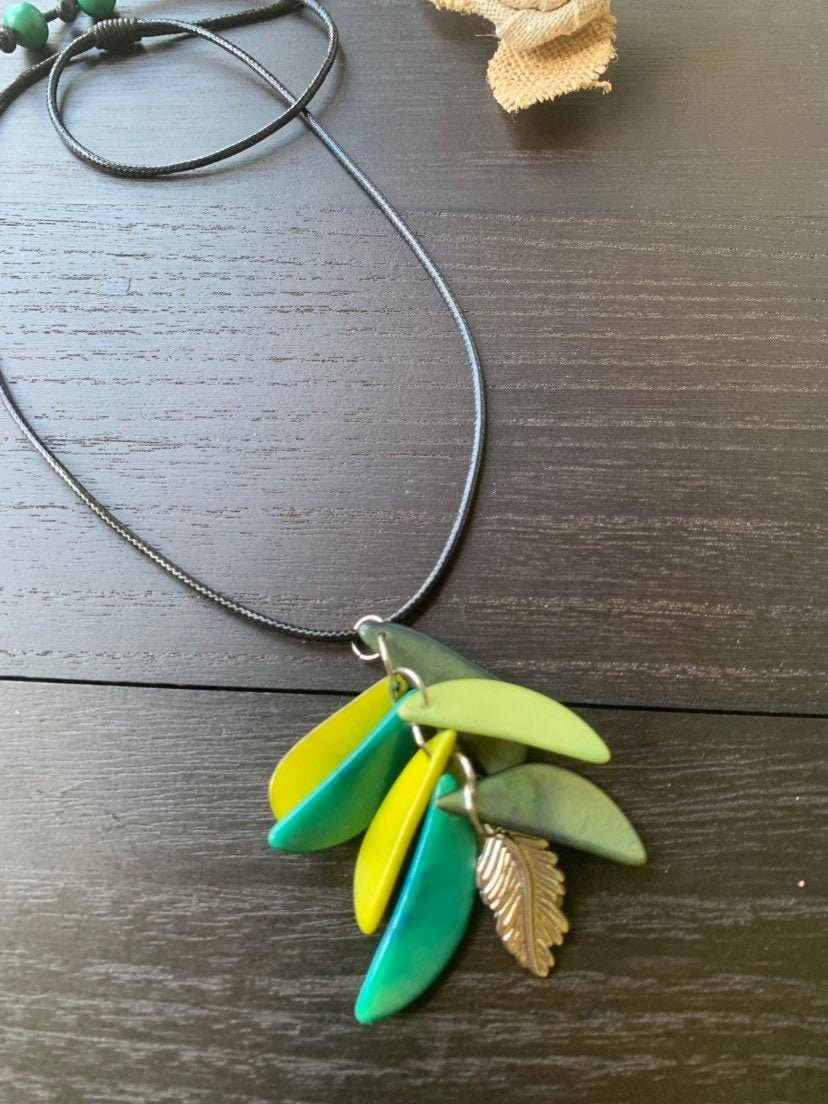 Green leaf necklace Adjustable cord Tagua nut pendant Fall fashion 2025 Wearable art Artisan handmade in Colombia Art to wear Fall fashion