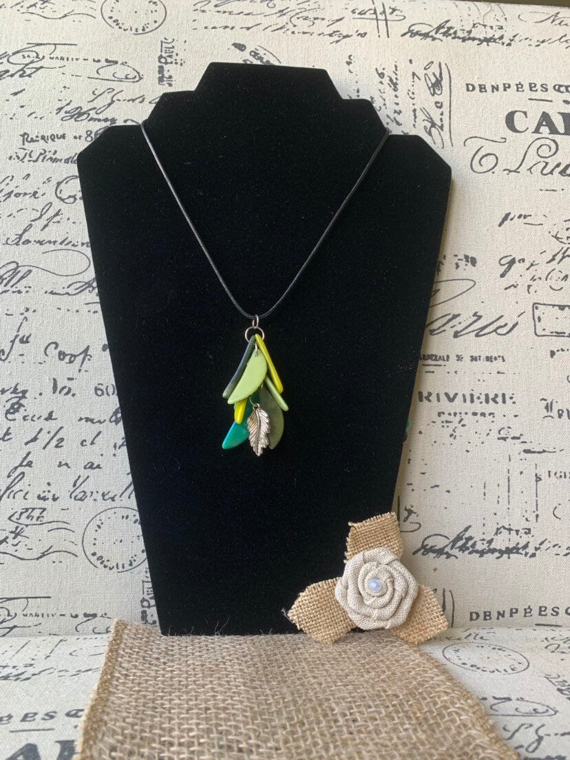 Green leaf necklace Adjustable cord Tagua nut pendant Fall fashion 2025 Wearable art Artisan handmade in Colombia Art to wear Fall fashion