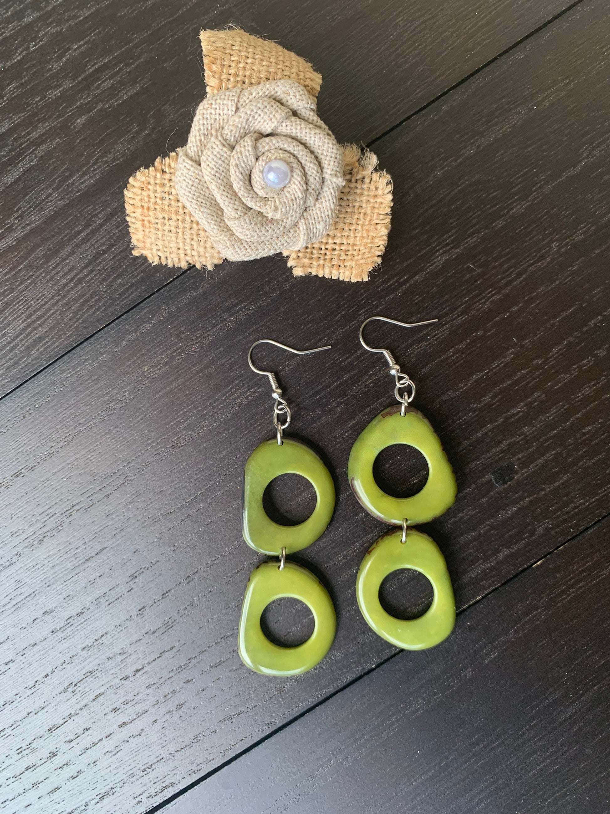 Green fashion earrings Tagua jewelry Spring fashion 2025 Wearable art Artsy gifts Mothers day gifts Hypoallergenic dangle and drop earrings