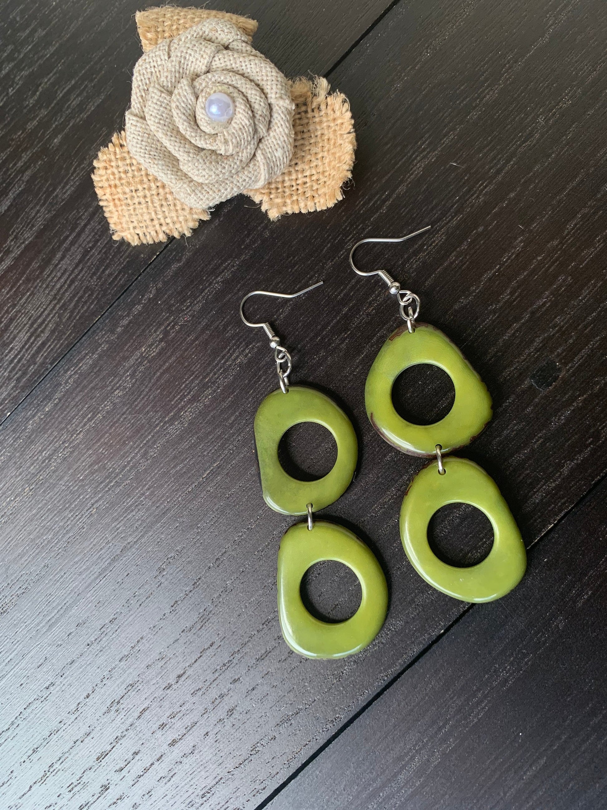 Green fashion earrings Tagua jewelry Fall fashion 2025 Wearable art Artsy gifts Fall fashion 2025s Hypoallergenic dangle and drop earrings