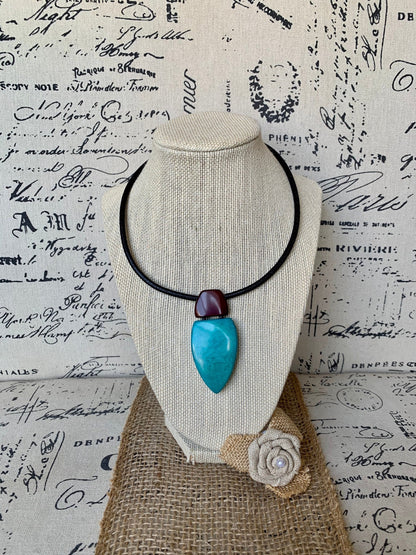 Turquoise pendant necklace Tagua jewelry Fall fashion trends Fall fashion 2025s Beaded pendant necklace Magnetic clasp Geometric pendant