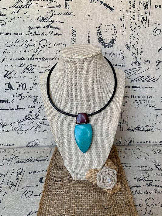 Turquoise pendant necklace Tagua jewelry Fall fashion trends Fall fashion 2025s Beaded pendant necklace Magnetic clasp Geometric pendant