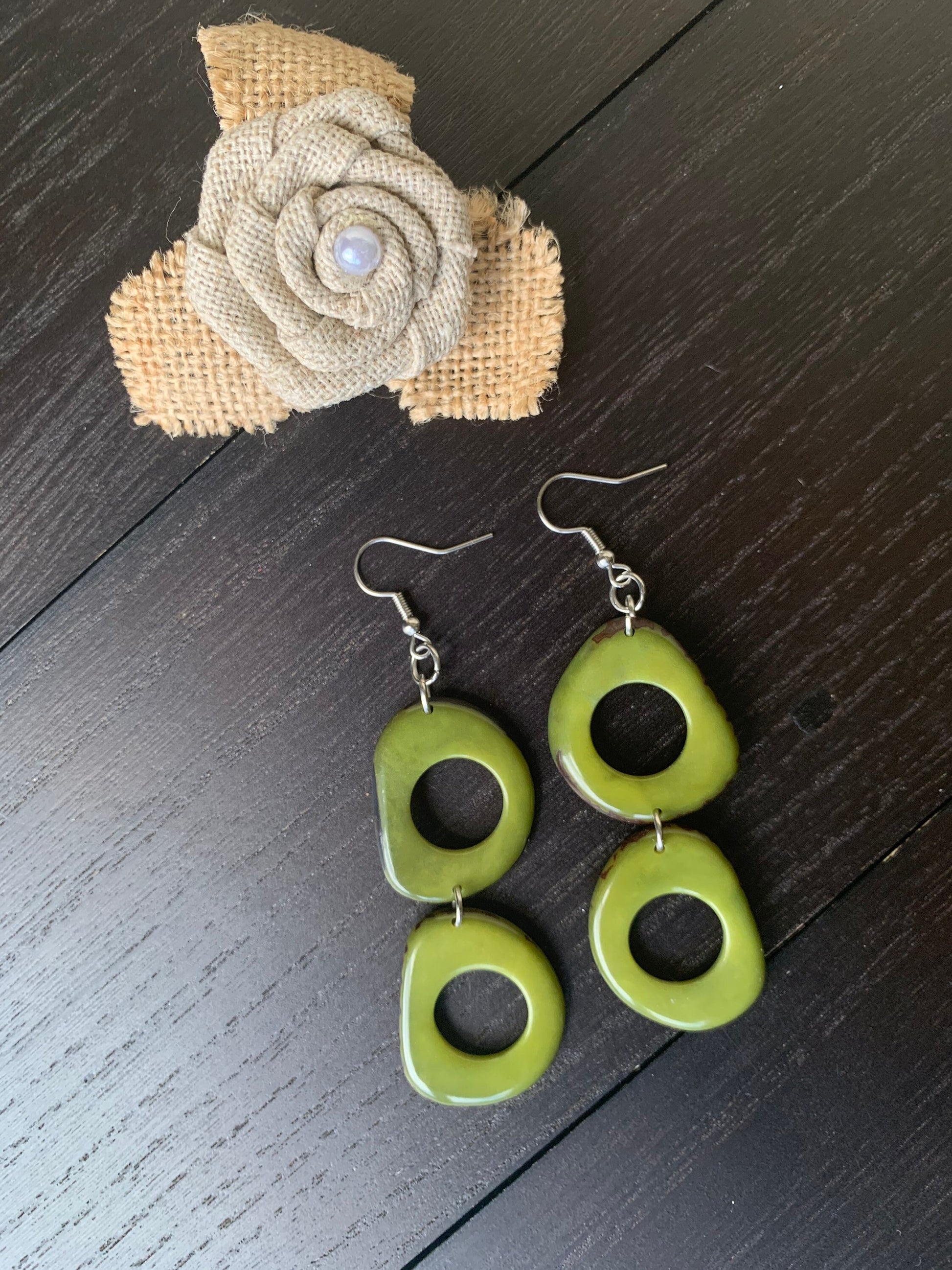Green fashion earrings Tagua jewelry Spring fashion 2025 Wearable art Artsy gifts Mothers day gifts Hypoallergenic dangle and drop earrings