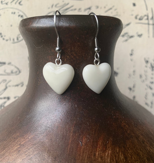 White dangle earrings Heart shape earrings Beach fashion trends Tagua nut jewelry Anniversary gift ideas Mother’s Day gift ideas