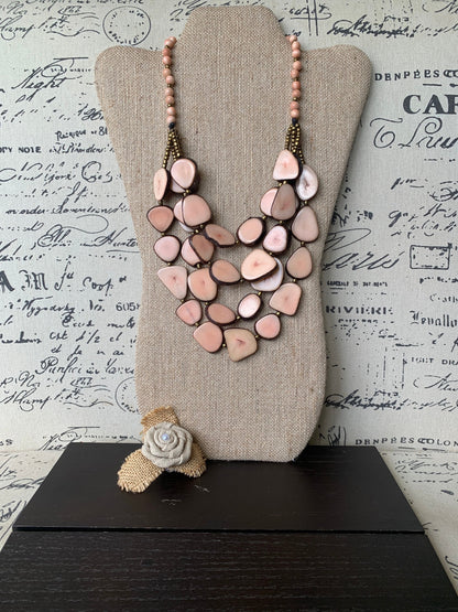 Pink fashion necklace.
Tagua jewelry.
Pink beaded necklace.
Statement necklace.
Big bold necklaces.
Handmade in eCUADOR.