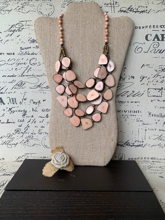 Pink fashion necklace.
Tagua jewelry.
Pink beaded necklace.
Statement necklace.
Big bold necklaces.
Handmade in eCUADOR.