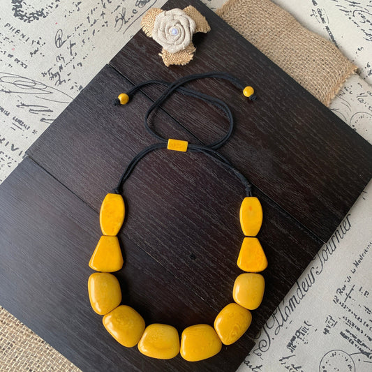 tagua jewelry.
Yellow necklace.
Statement necklace.
Beaded necklace.
Handmade necklace.
Eco friendly gifts.
Sustainable gifts.