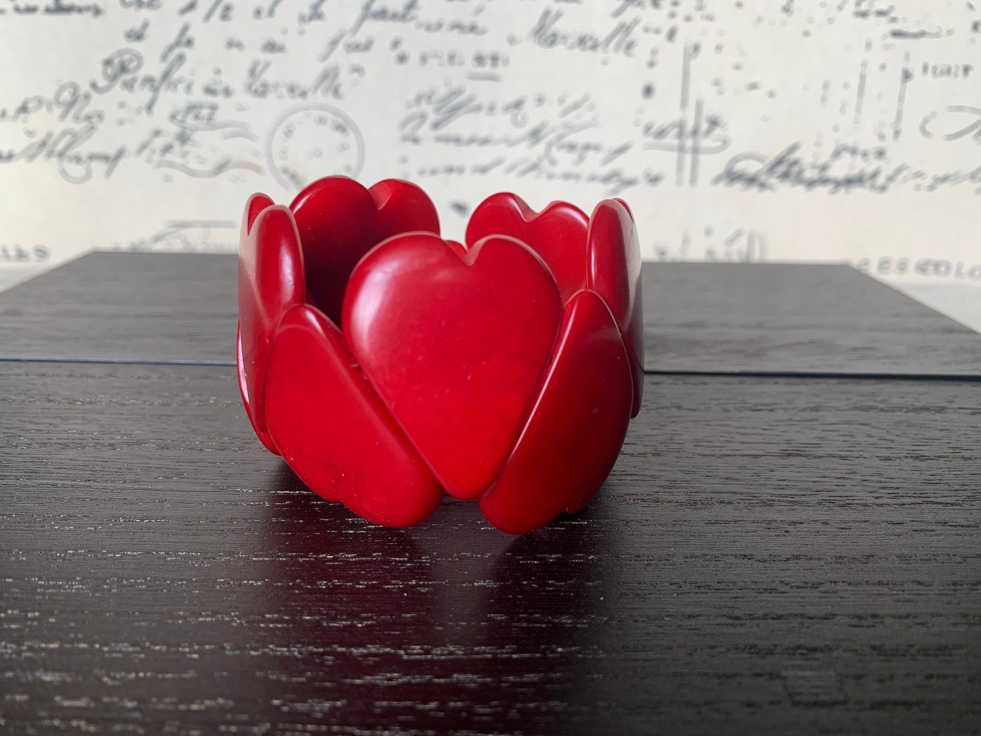 Red heart bracelet Fall fashion 2025s Tagua jewelry Love bangle Wearable art Romantic gift Elastic stretch bracelet Heart bead bracelet