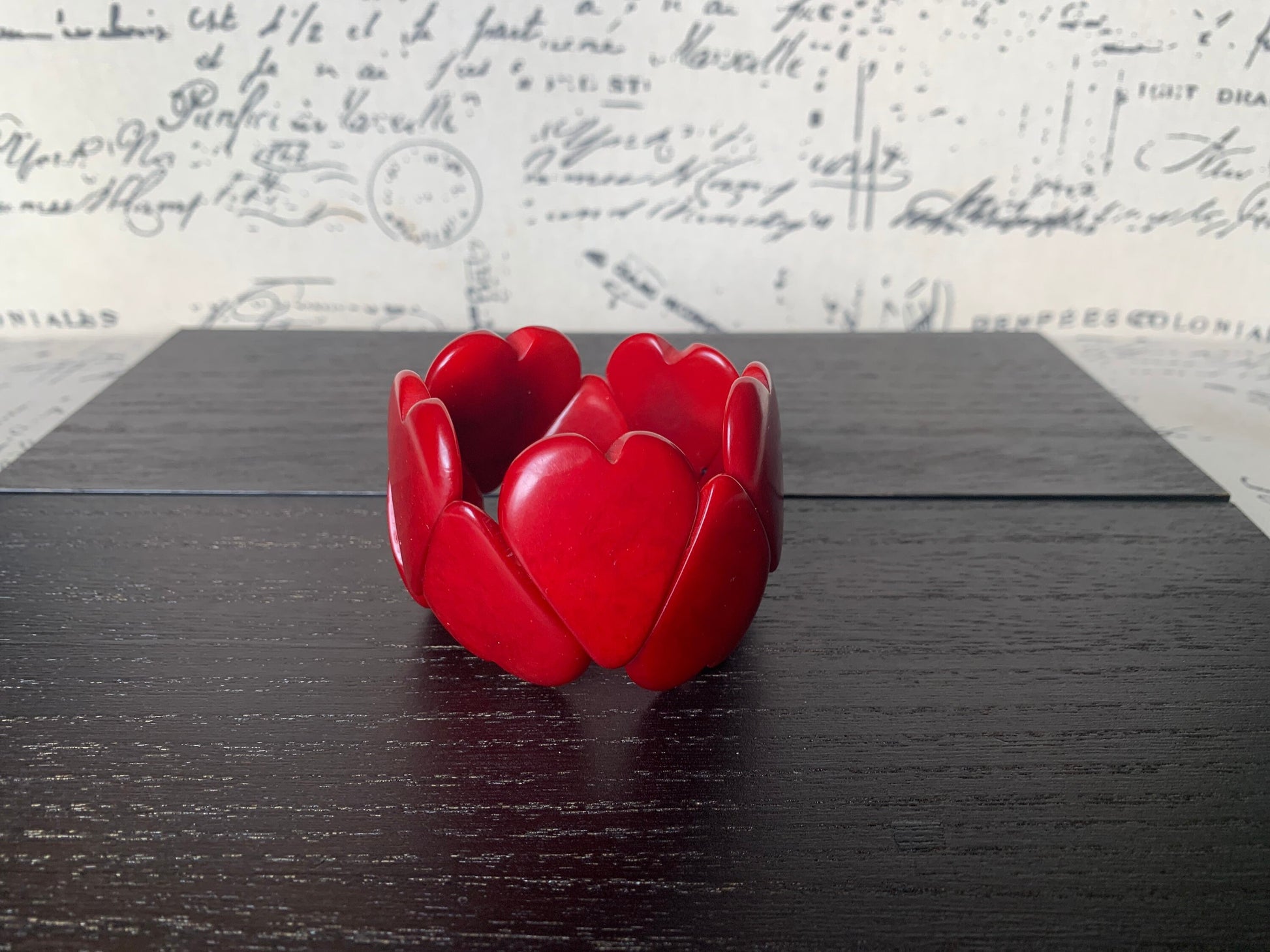 Red heart bracelet Fall fashion 2025s Tagua jewelry Love bangle Wearable art Romantic gift Elastic stretch bracelet Heart bead bracelet