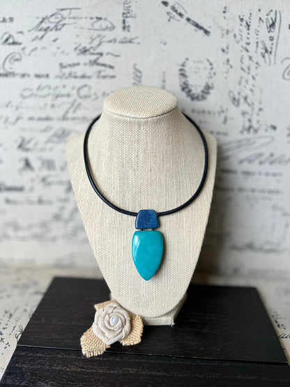 Turquoise blue pendant necklace Tagua jewelry Fall fashion 2025 Fall fashion 2025s Beaded pendant necklace Geometric pendant Elegant