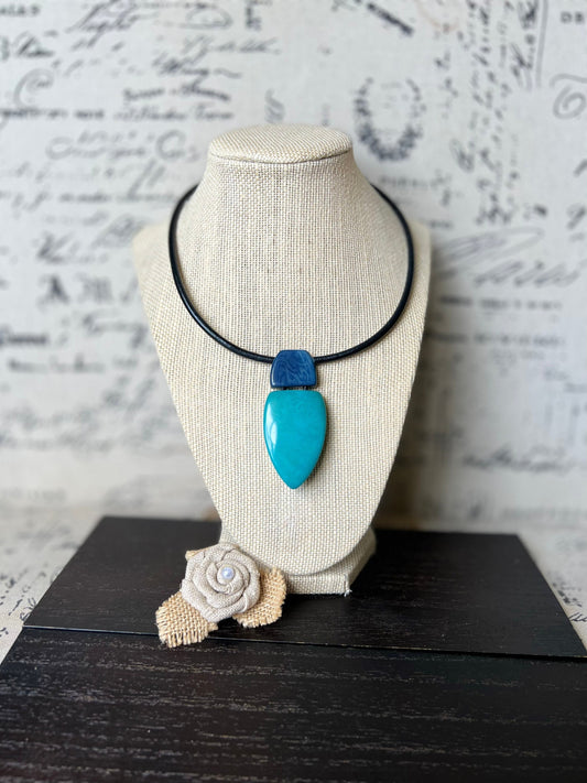 Turquoise blue pendant necklace Tagua jewelry Fall fashion 2025 Fall fashion 2025s Beaded pendant necklace Geometric pendant Elegant