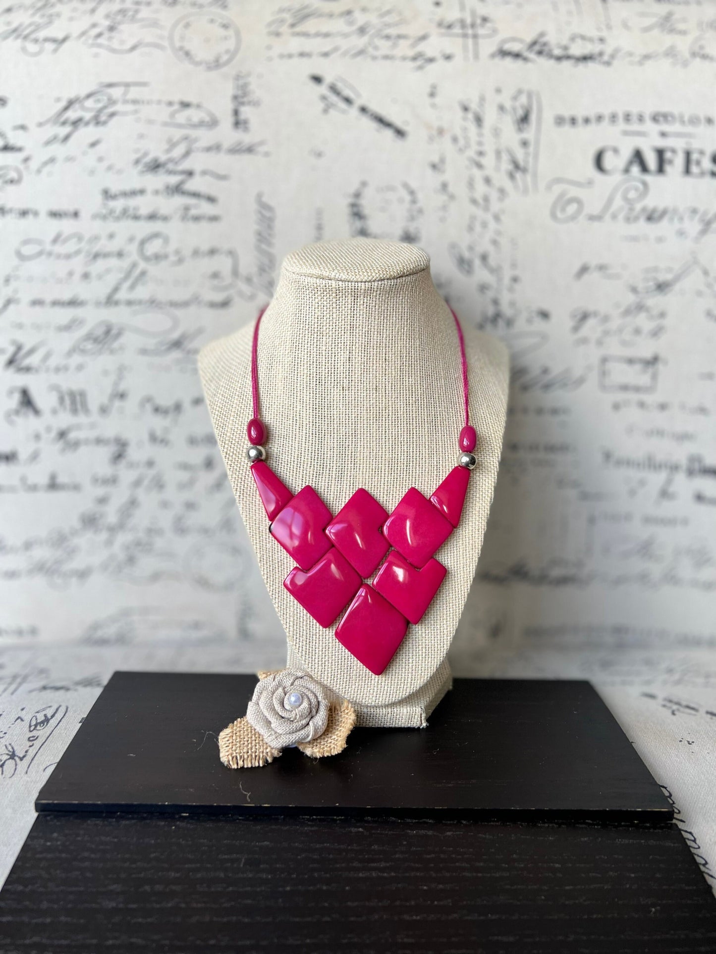 Hot pink statement necklace Tagua jewelry Spring fashion 2025 Custom necklaces for women Fashion jewelry Geometric beaded necklace