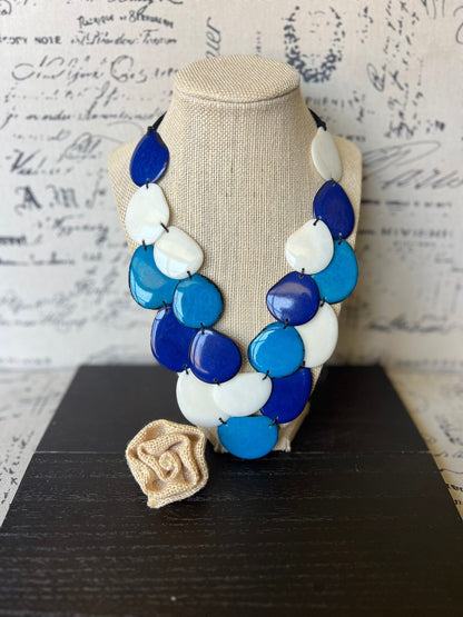 Multi color tagua necklace.
Adjustable lightweight necklace
Jewelry from ecuador