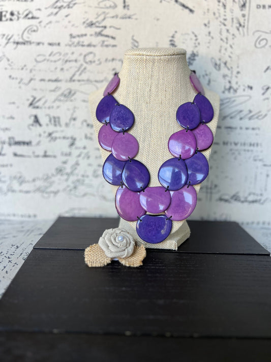 Shades of purple statement necklace made of tagua nut from artisans in Ecuador.
Double layer adjustable necklace. Lightweight jewelry.
For beach cruise.
Gift ideas for mom wife women.