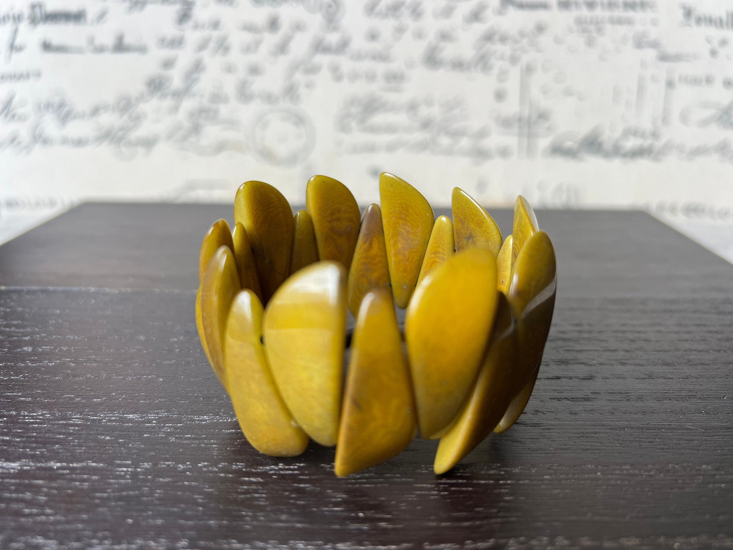 olive green statement bracelet made of tagua nut from artisans in Ecuador.
elastic bracelet. Lightweight jewelry.
For beach cruise.
Gift ideas for mom wife women.