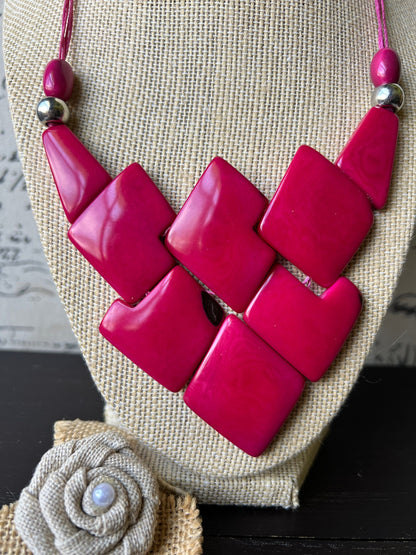 Hot pink statement necklace Tagua jewelry Spring fashion 2025 Custom necklaces for women Fashion jewelry Geometric beaded necklace