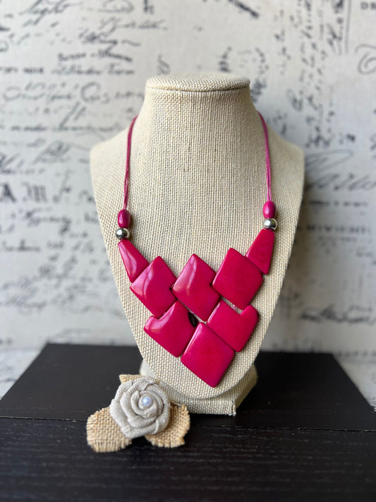 Pink statement necklace made of tagua nut from artisans in Ecuador.
Unique adjustable necklace. Lightweight jewelry.
For beach cruise.
Gift ideas for mom wife women.