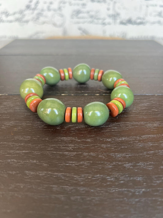 Olive green bracelet.
Elastic stretch bracelet.
Artisan handmade in Ecuador.
Bubblegum beads