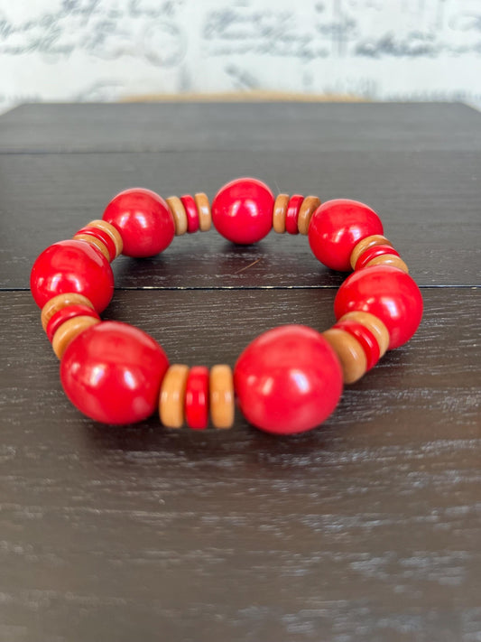 Red and brown statement bracelet.
Handmade beaded bracelet.
Artisan made in ecuador.
Gifts for mom.
Christmas outfit.
Holidays fashion trends