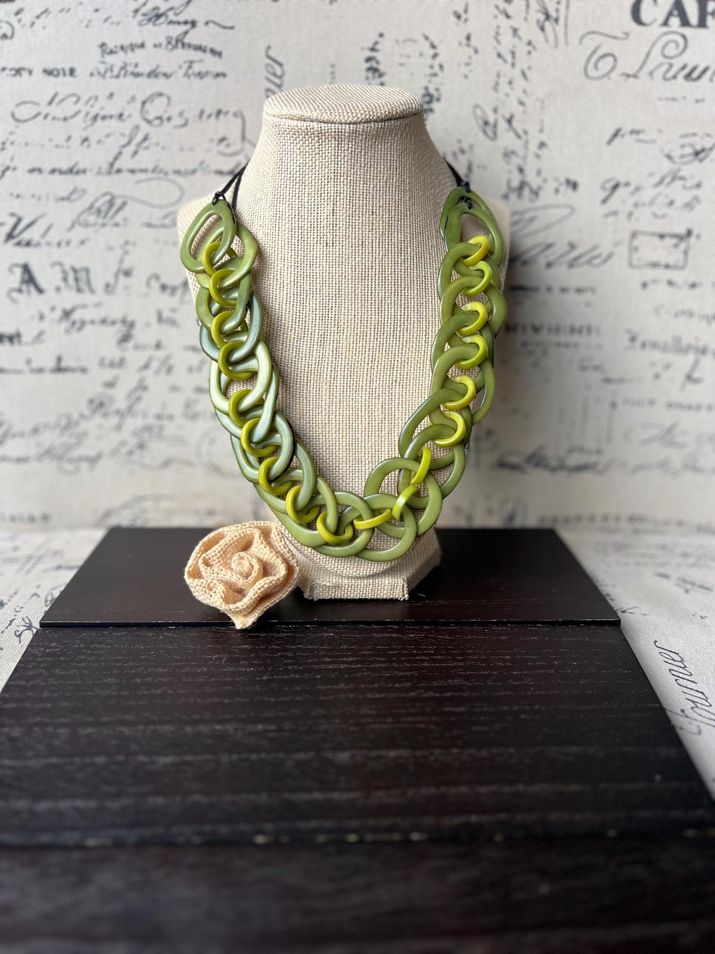 Green tagua nut necklace.
Statement necklace.
Handmade beaded necklace.
Lightweight and adjustable necklace.