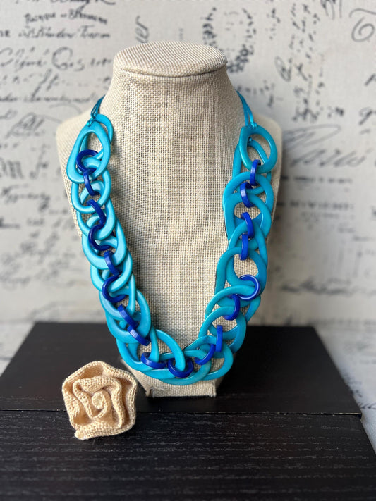 Turquoise and blue tagua necklace.
Statement necklace.
Handmade jewelry.
Interlocking necklace