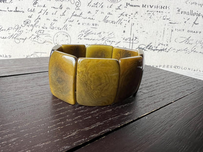 Olive green bracelet. Handmade statement bangle. Made in ecuador.
Gifts for mom wife women