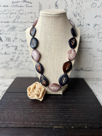 Fall statement necklace.
Beaded handmade necklace.
Leaves necklace. Handmade in Ecuador.