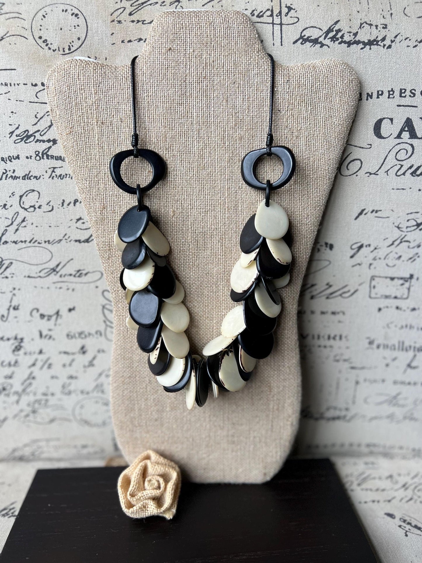 Black and white necklace.
Black statement necklace.
White statement necklace
Gifts for mom.
Gifts for wife