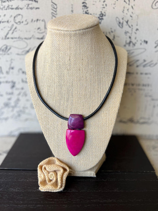 Pendant necklace.
Tagua necklace.
Handmade beaded necklace.
Gifts for mom.Gifts for wife.