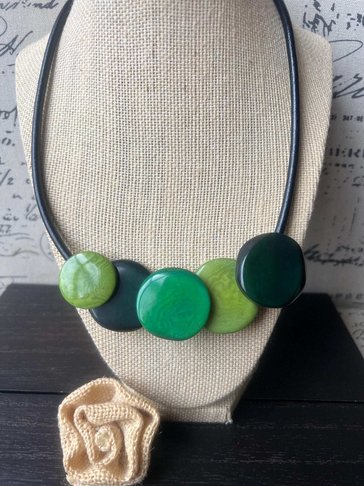 Green disk necklace Tagua jewelry Fall fashion 2025s Geometric necklace womens Beaded green necklace Fashion necklace for women Wearable art