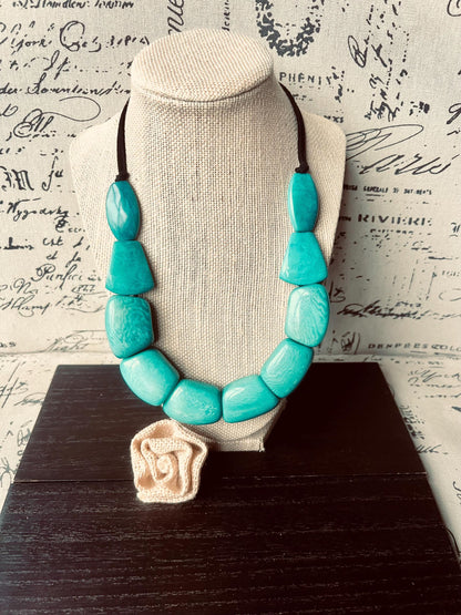Turquoise statement necklace.
Teal tagua necklace.
Tagua jewelry.
Thick bead necklace.