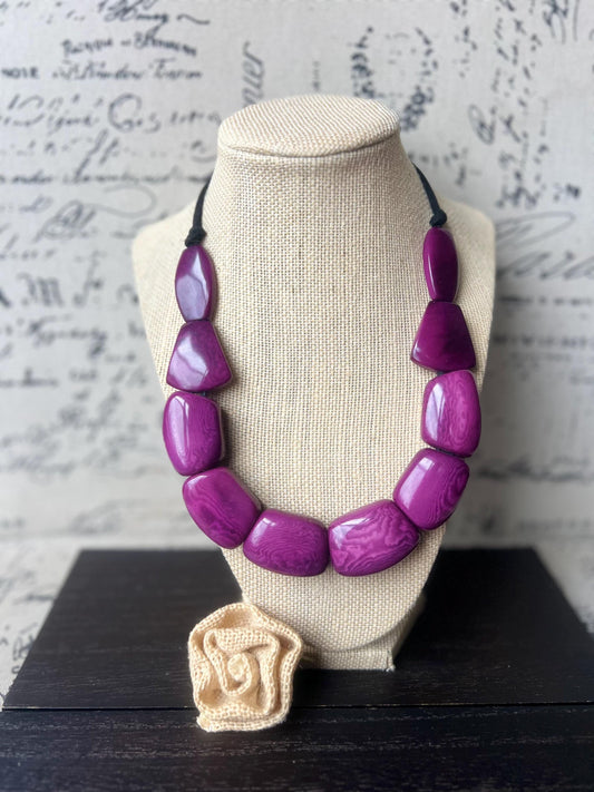 Tagua nut necklace.
Purple handmade necklace.
Tagua jewelry.