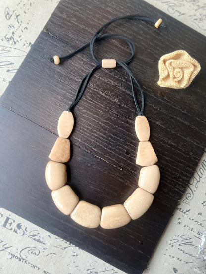 Beige necklace.
Think necklace.
Tagua necklace.
Big bold chunky jewelry.