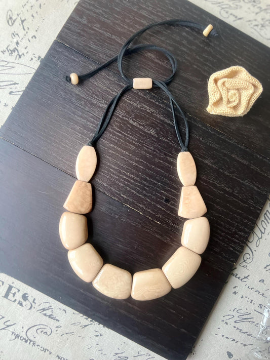 Beige necklace.
Think necklace.
Tagua necklace.
Big bold chunky jewelry.
