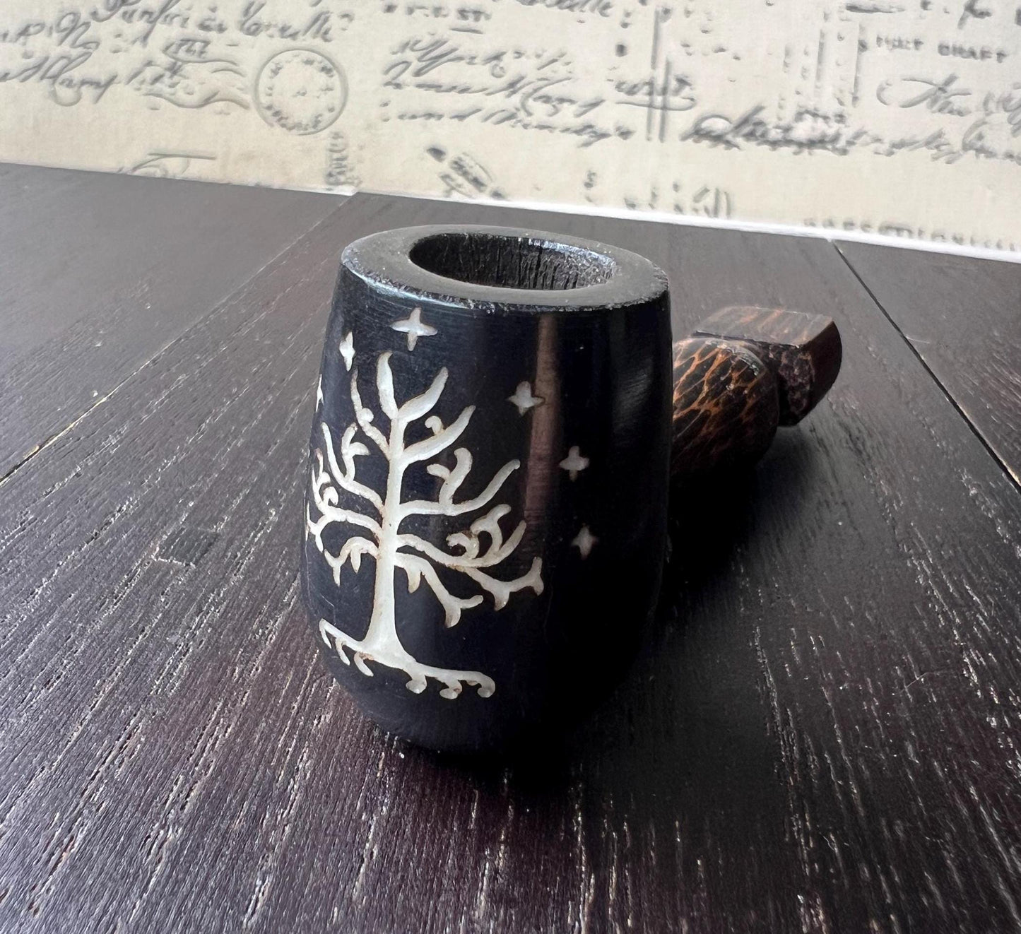 tagua pipe.
smoking pipe.
ritual pipe