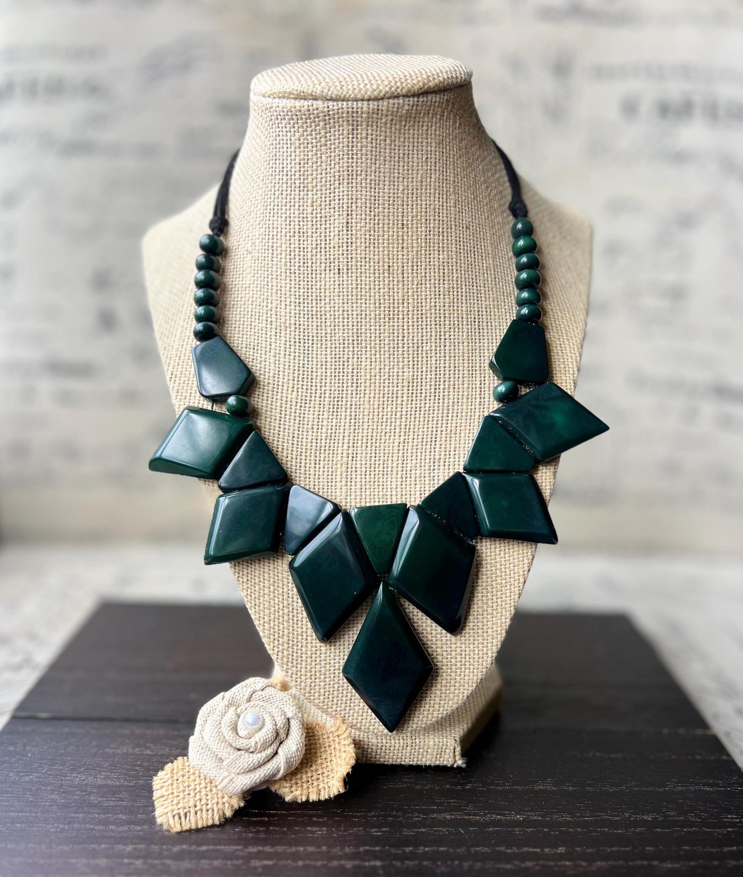 Dark green necklace.
Tagua nut jewelry.
Statement necklace.
Mothers day gifts.
Forrest green handmade necklace.
Bottle green statement necklace.